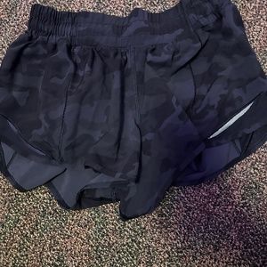 Black Camo Lululemon Hotty Hot 2.5” Shorts